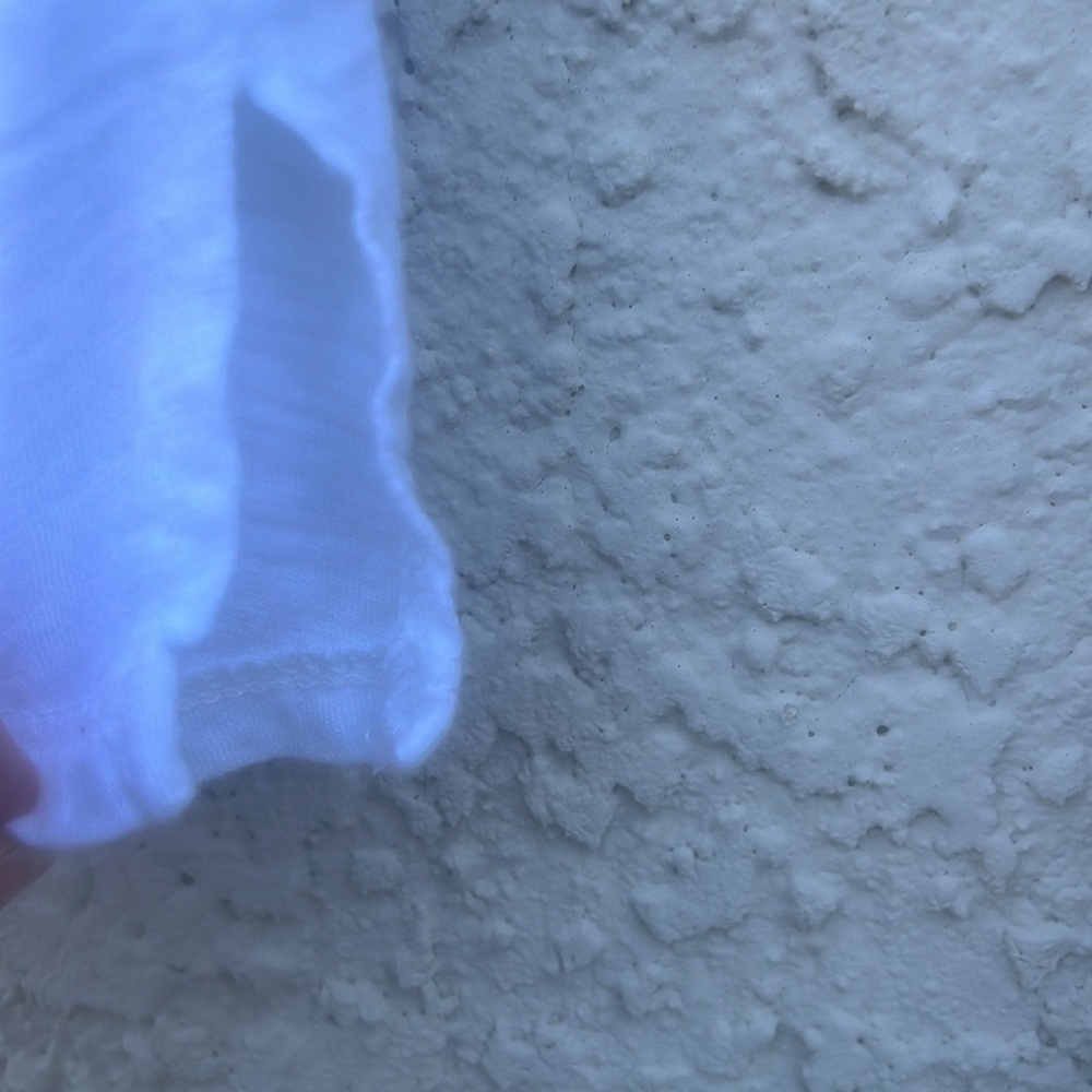 T.La Lars Classic Vneck White Tshirt w Embroidered Blue Hearts Women's Size S - Picture 7 of 8